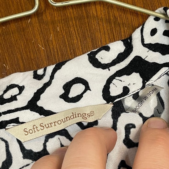 Soft Surroundings Woman’s Black & White Button Down Casual Tunic Top Size Large - Picture 3 of 6